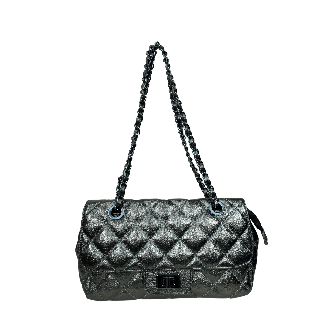 BOLSA EM COURO PRATA VELHO COM MATELASSÊ E CORRENTE ONIX  - REF 1023