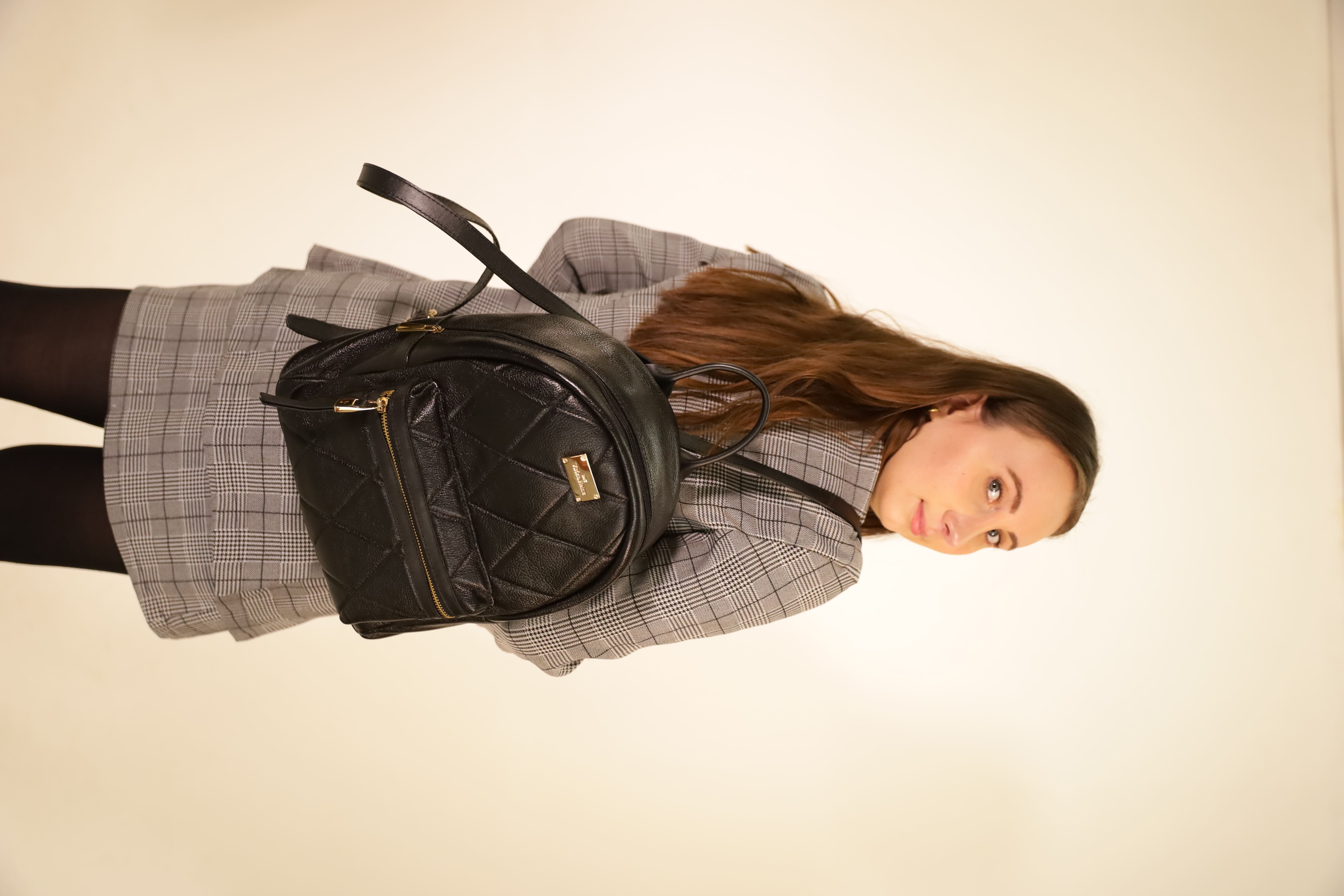 MOCHILA EM COURO ROMA PRETO - REF 1372